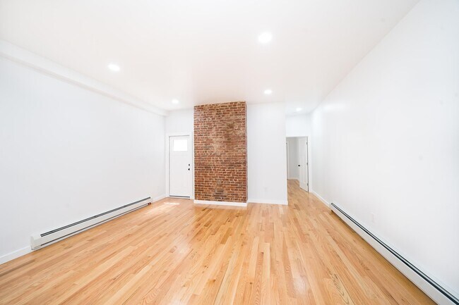Building Photo - 623 Bramhall Ave