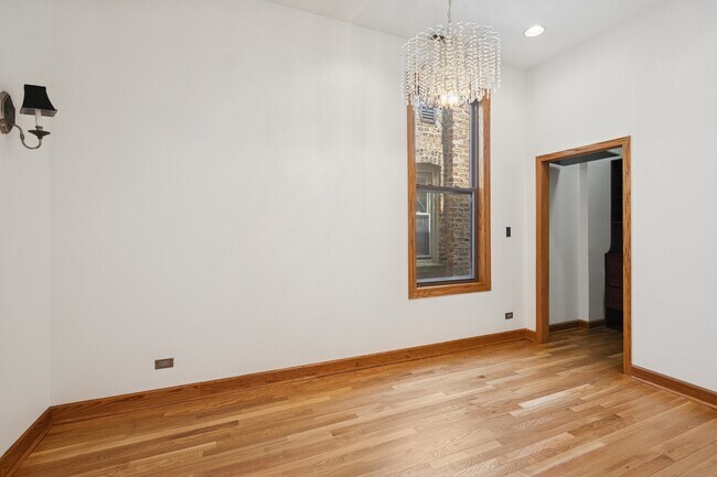 Building Photo - 4143 N Ashland Ave