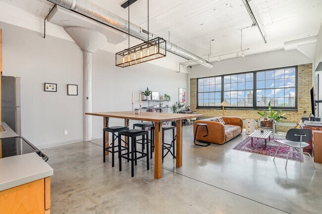 Foto del edificio - 730 Stinson Blvd