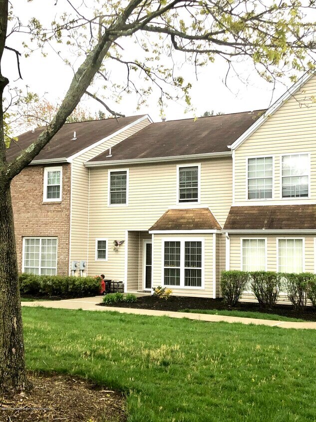 130 Radcliff Pl, Marlboro, NJ 07751 Condo for Rent in Marlboro, NJ