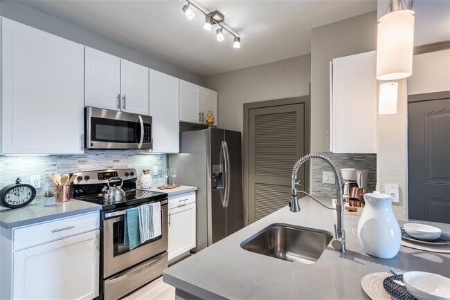 Elevated Lifestyle, With 1 Month Complimen... - Elevated Lifestyle, With 1 Month Complimen... Apartment
