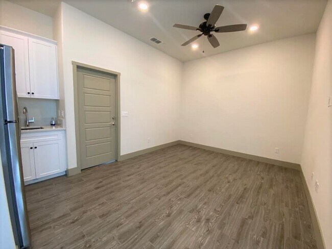 Foto del edificio - 2324 Aviles