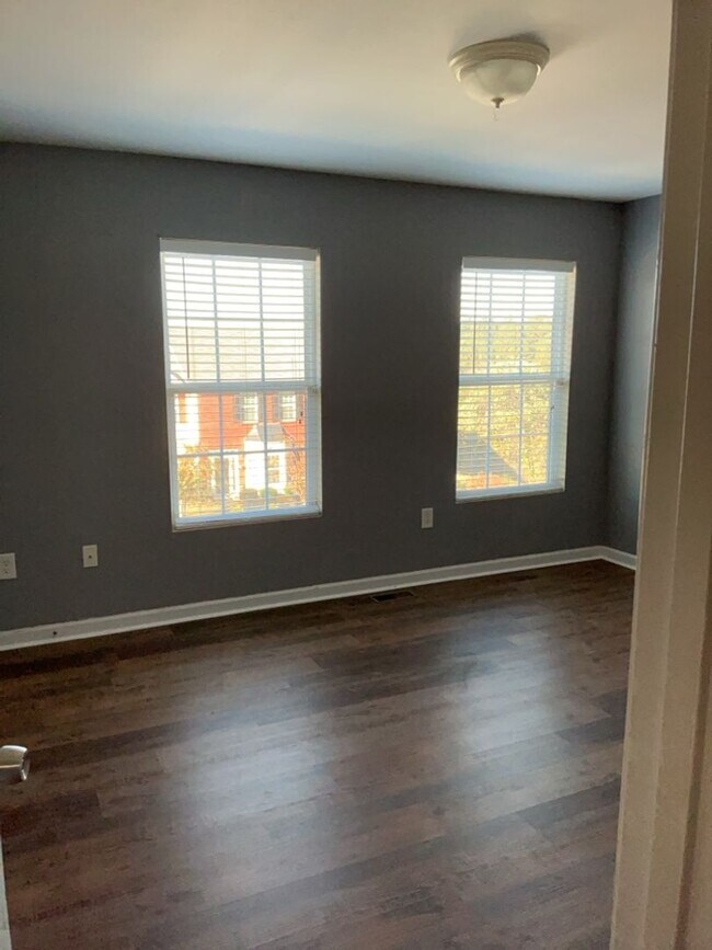 Foto del edificio - Recently reduced and ready to go!  Move in Specials also available so act fast! Spacious 2 Bed/2....