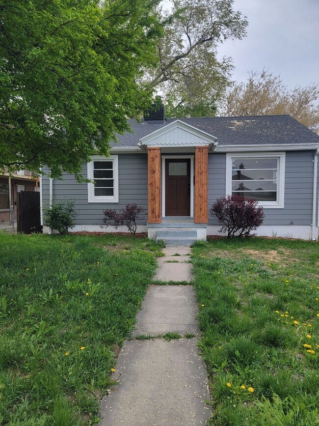 Building Photo - Cute Remodeled 4 Bedroom House for Rent in SLC!