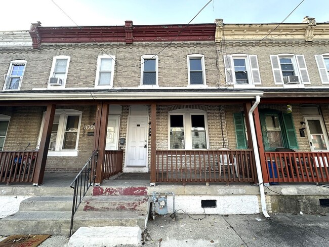 Building Photo - Newly Renovated 3-Bedroom Townhome in Ches...