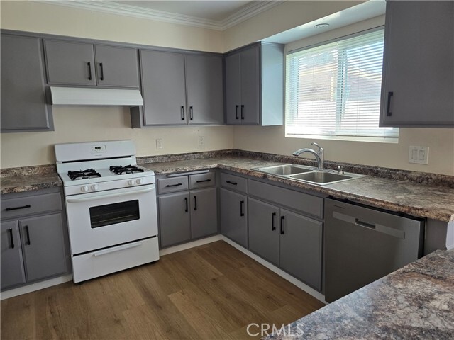 Primary Photo - 1408 W 220th St