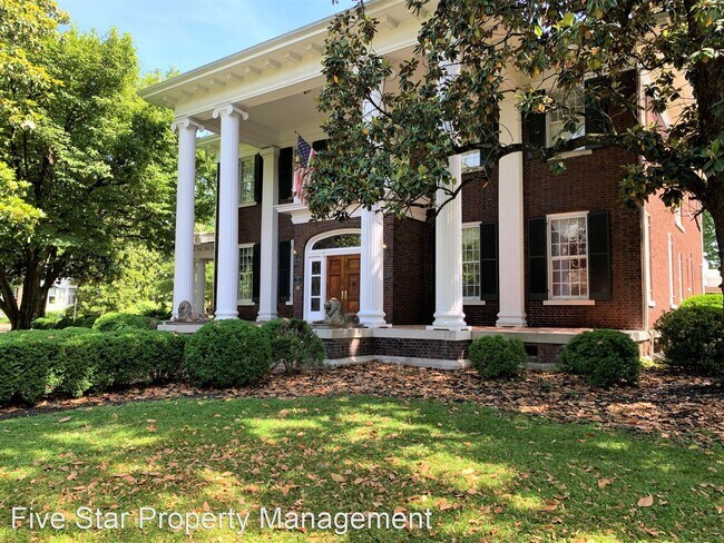 Building Photo - 4 br, 3.5 bath House - 450 E Main Street