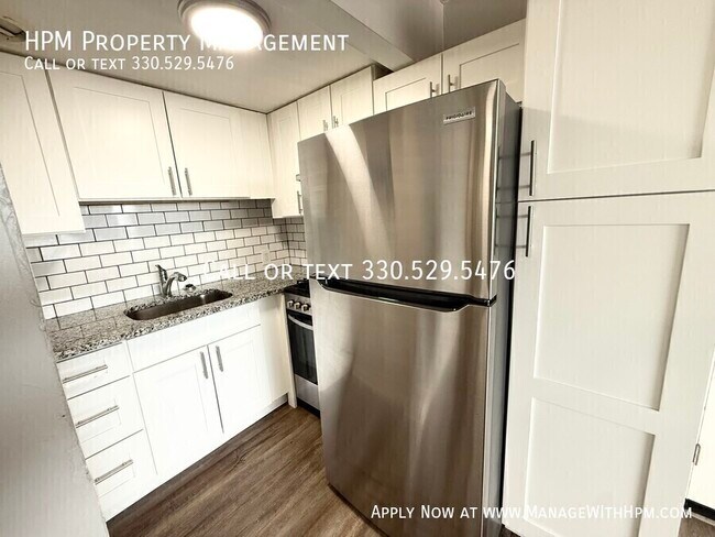 Foto del edificio - 21955 Miles Rd