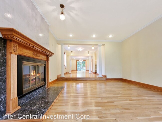 Building Photo - 6 br, 4.5 bath House - 4622 189th Place SE