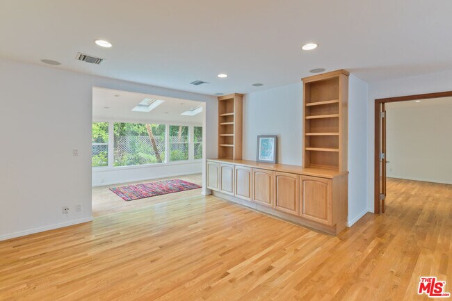 Building Photo - 1453 Allenford Ave