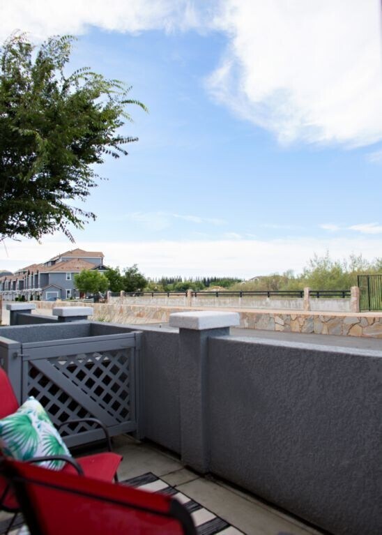 Foto del edificio - 6151 Lonetree Blvd