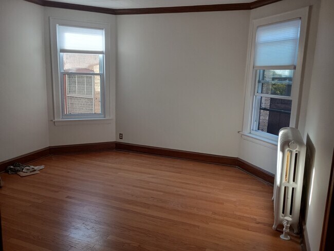 Comedor - 3842 N Mozart St
