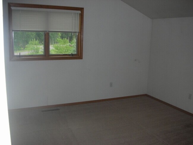 Building Photo - Charming 2 Bedrom House