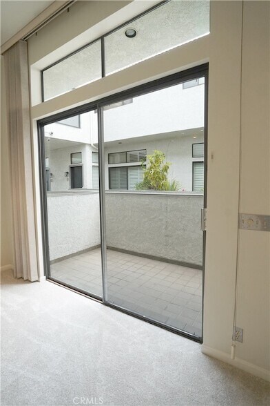 Foto del edificio - 14025 Riverside Dr