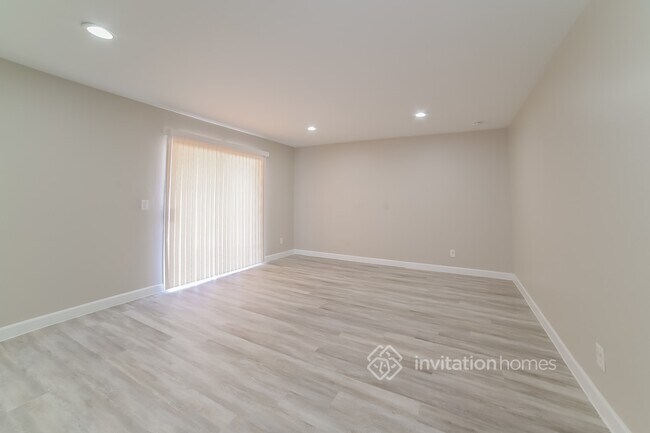 Building Photo - 2925 N 86th Dr