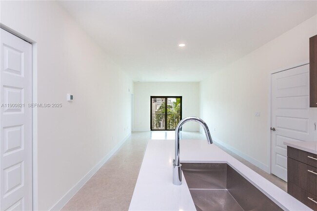 Foto del edificio - 4640 NW 84th Ave