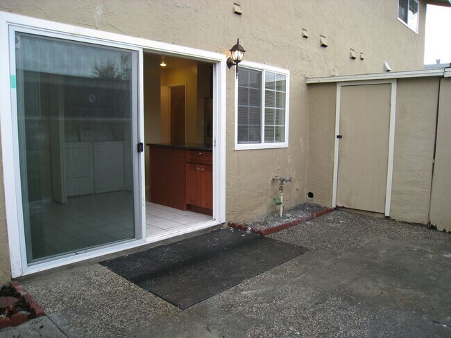 Building Photo - 410 Don Carlos Ct