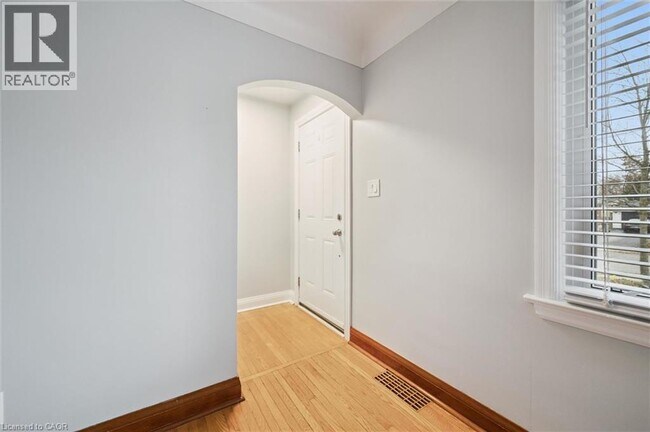 Photo du bâtiment - 29 Scrimger Ave