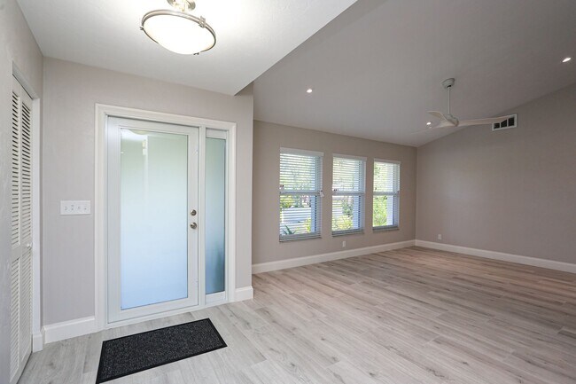 Foto del edificio - ***GREAT LOCATION LOGAN WOODS***OVERSIZED ...