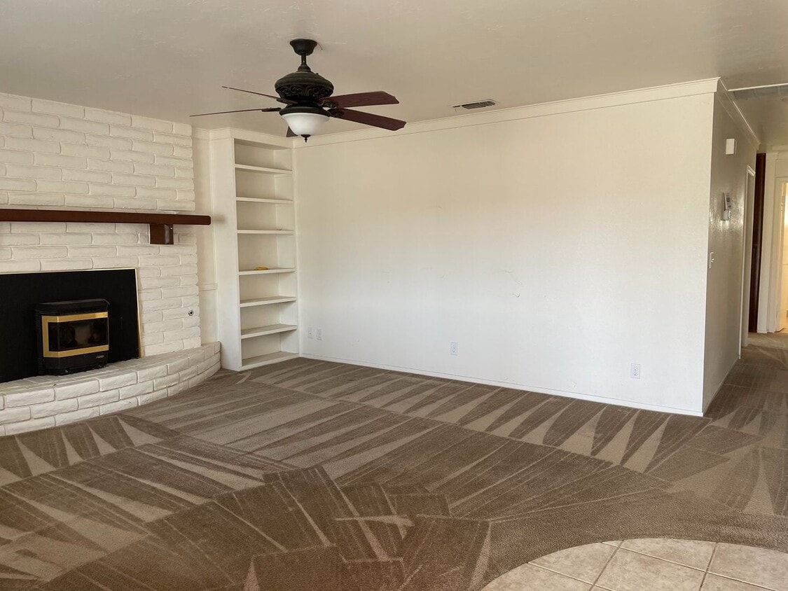 Primary Photo - Spacious 3 BEDROOM 2 BATH HOME AVAILABLE O...