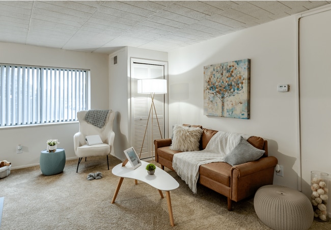 Building Photo - Regal Towers