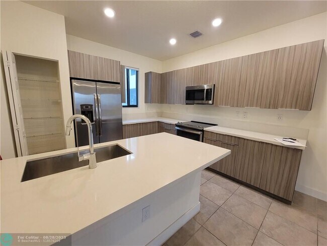 Foto del edificio - 4931 NW 84th Ave