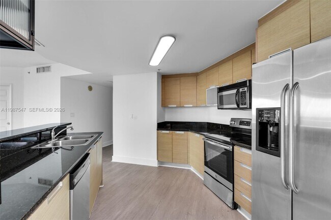 Foto del edificio - 1881 79th Street Causeway