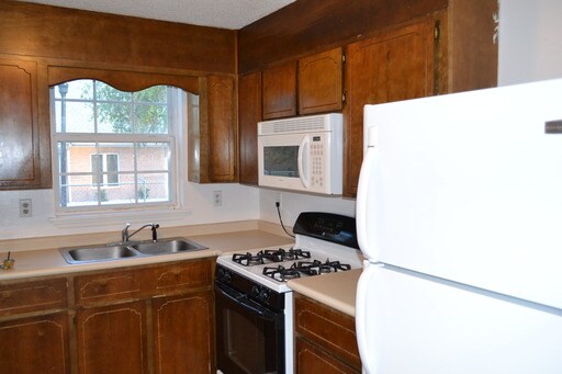Building Photo - 302 Pleasant St