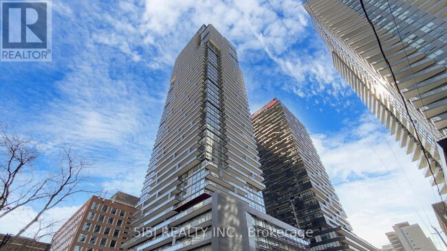 Building Photo - 39-3739 Roehampton Ave