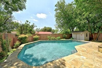Building Photo - 6903 Moonmont Dr