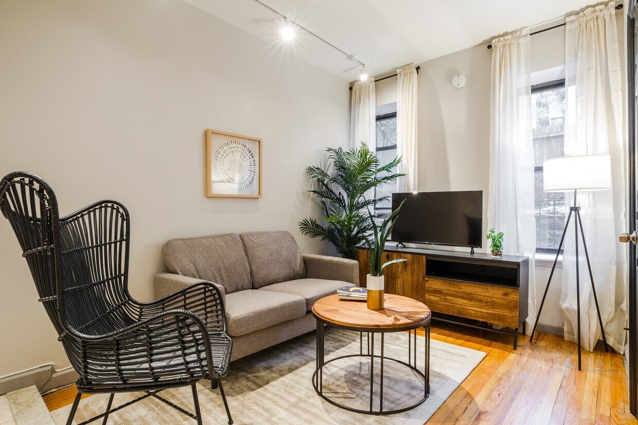 Primary Photo - 317 East 75th Street