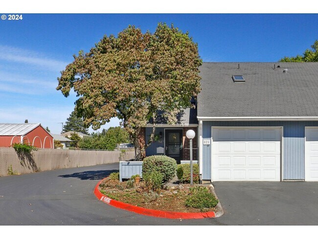 Foto del edificio - 2Bd/1.5Ba Montavilla Townhome in NE Portla...