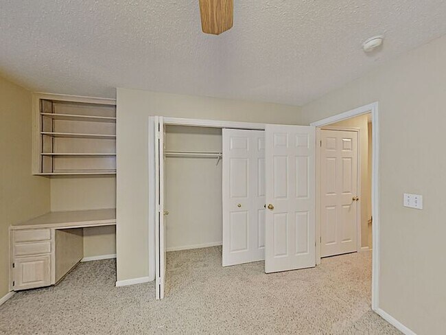 Foto del edificio - No Application Fee* $500 off first months ...
