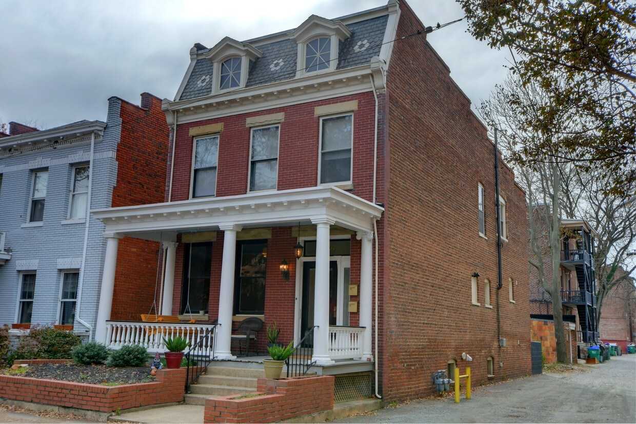 Primary Photo - 2707 Stuart Ave