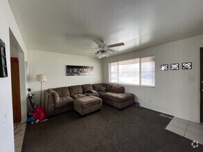 Building Photo - 586-588 E 55 N
