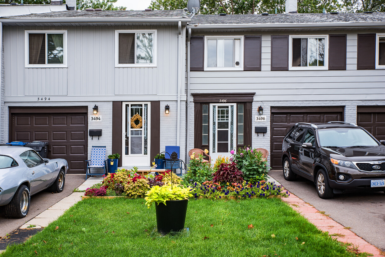 Building Photo - Forest Glen Townhomes