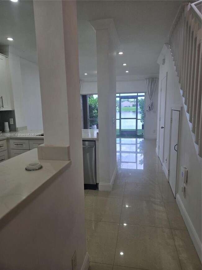 Foto del edificio - 737 SW 122nd Ave