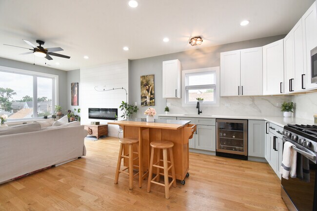 Foto del edificio - 4942 W Belden Ave
