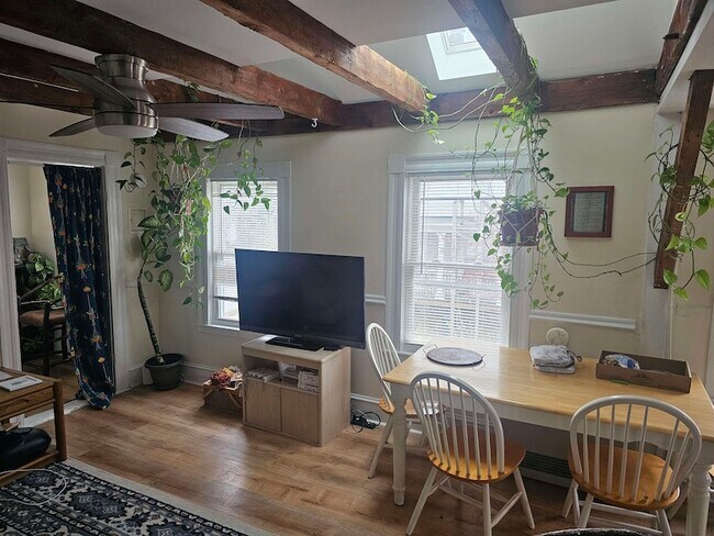 Foto del edificio - 48 Fourth Street Unit 4