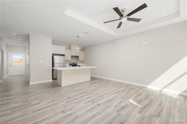 Foto del edificio - 445 W 5th St