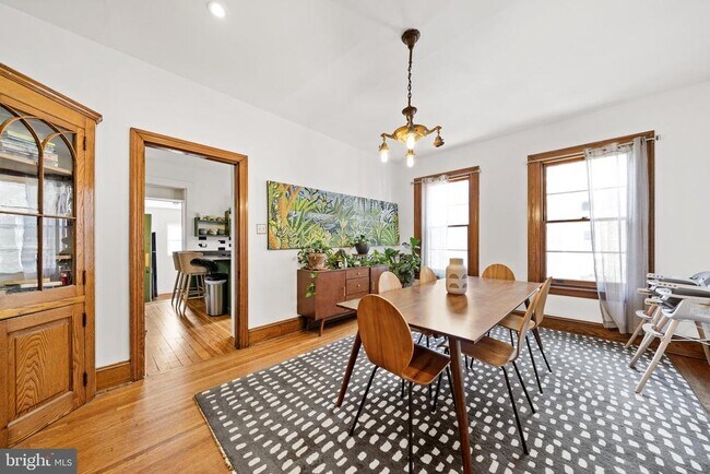 Foto del edificio - 322 W Barnard St