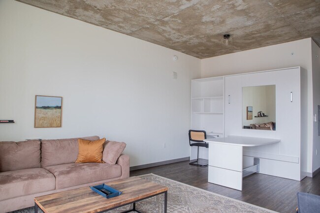 Building Photo - 1840 N Farwell Ave