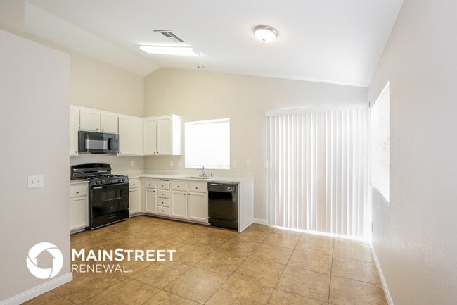 Building Photo - 2025 Havelina St