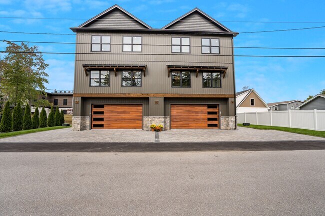 Foto del edificio - 70 Sunset Dr