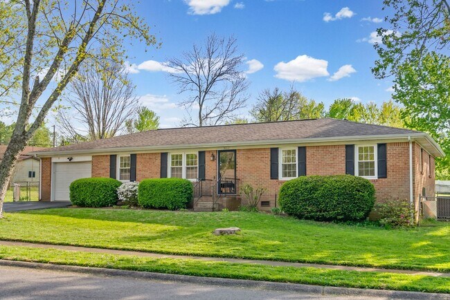 Foto del edificio - 4 Bedroom 2 Bath Home For Rent in Hopkinsville!