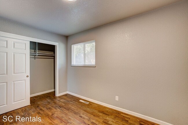 Building Photo - 526 S Howes St