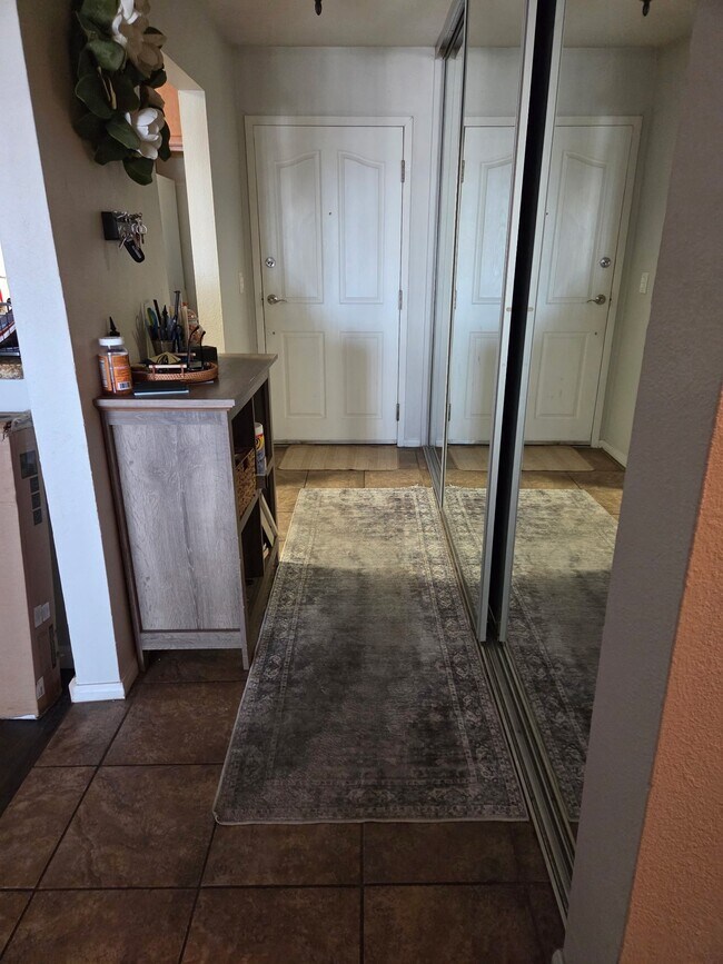 Foto del edificio - 3030 Suncrest Dr