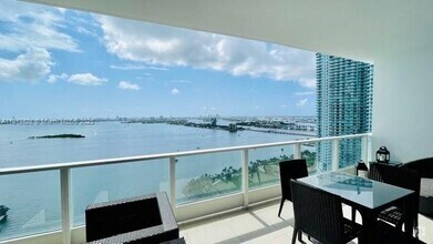 Building Photo - 2020 N Bayshore Dr