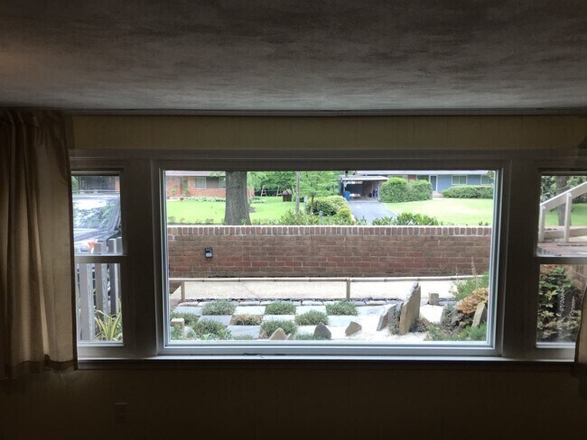 Foto del edificio - 4805 Randolph Dr