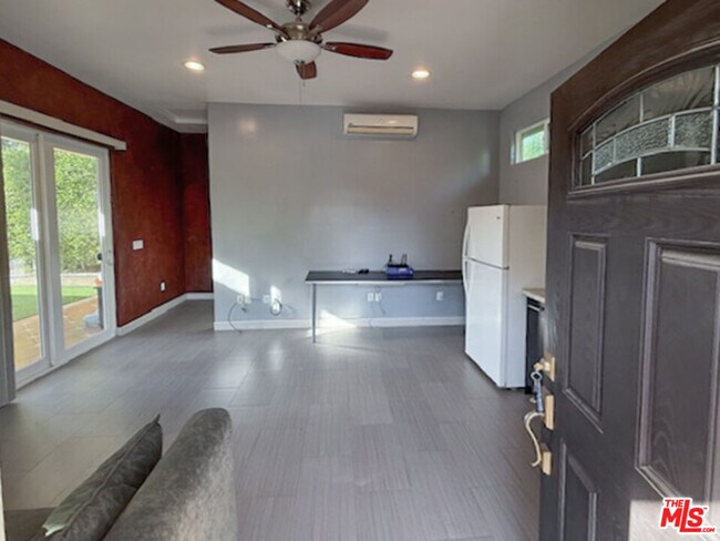 Foto del edificio - 6231 Royer Ave